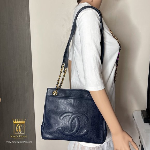 CHANEL VINTAGE DARK BLUE CAVIAR LEATHER SHOULDER BAG - Picture 4 of 11